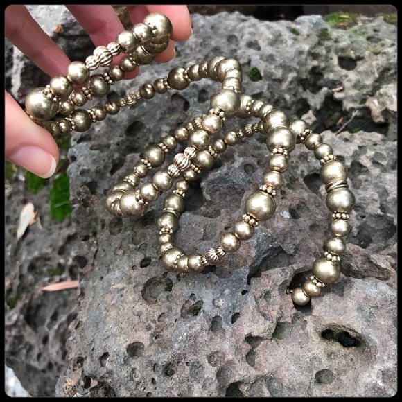 Gold coiled bracelet - Picture 1 of 5